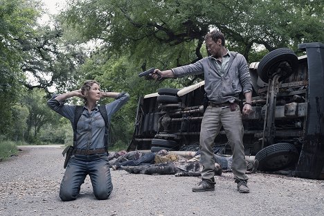 Jenna Elfman, Charles Harrelson - Fear the Walking Dead - Słabość - Z filmu