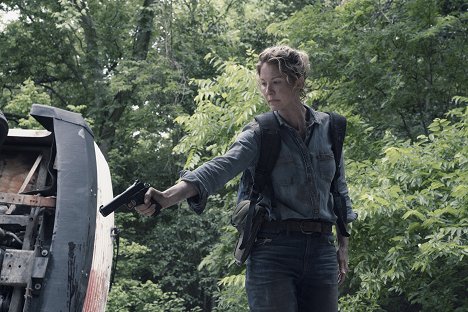 Jenna Elfman - Fear the Walking Dead - Weak - Photos