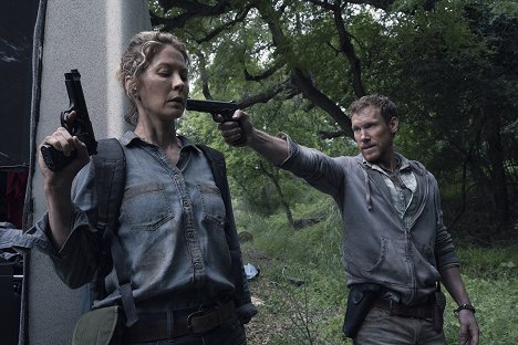 Jenna Elfman, Charles Harrelson - Fear the Walking Dead - Schwach - Filmfotos