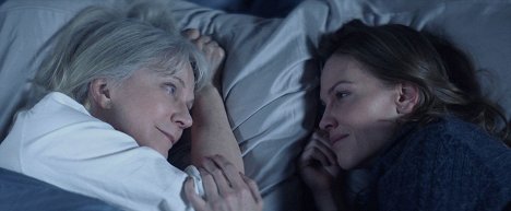 Blythe Danner, Hilary Swank - What They Had - Van film