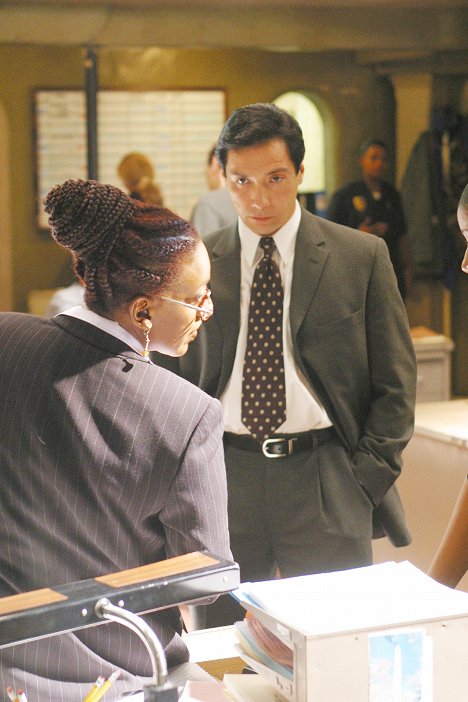 CCH Pounder, Benito Martinez - The Shield - Cracking Ice - Photos