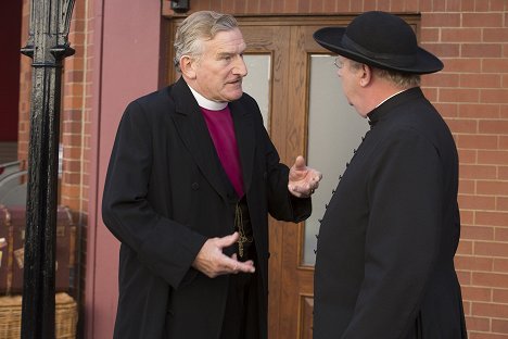 Malcolm Storry, Mark Williams - Father Brown - The Deadly Seal - De la película