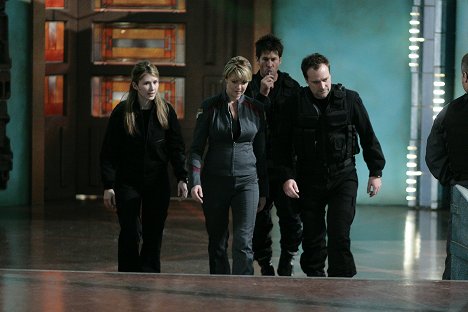 Jewel Staite, Amanda Tapping, Joe Flanigan, David Hewlett - Stargate: Atlantis - Trio - Photos