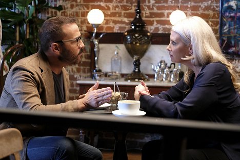 Jeremy Piven, Monica Potter - Wisdom of the Crowd - Machine Learning - Photos