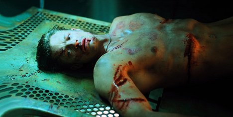 Joel Kinnaman - Altered Carbon - Force of Evil - Photos