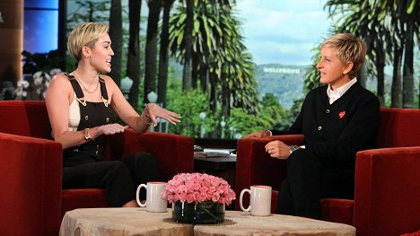 Miley Cyrus, Ellen DeGeneres - Ellen: The Ellen DeGeneres Show - Photos