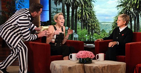 Miley Cyrus, Ellen DeGeneres - Ellen: The Ellen DeGeneres Show - Van film