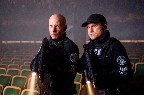 Hugh Dillon, Enrico Colantoni - Flashpoint - The Better Man - Photos