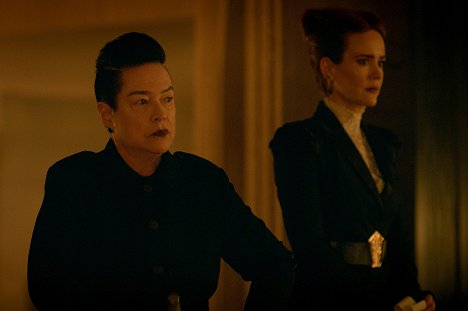 Kathy Bates, Sarah Paulson - American Horror Story - Konec - Z filmu