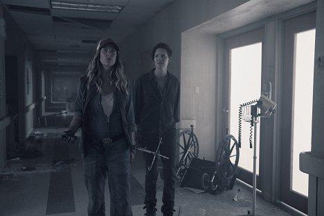 Mo Collins, Maggie Grace - Fear the Walking Dead - Mm 54 - Film