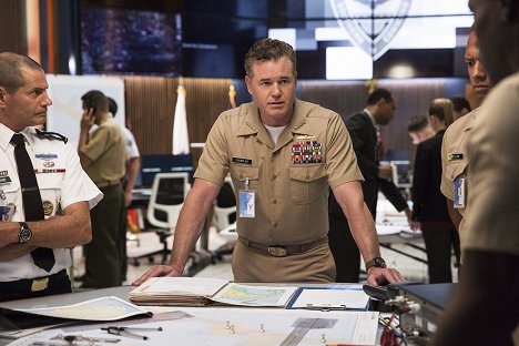 Thomas Calabro, Eric Dane - The Last Ship - Die Brücke - Filmfotos