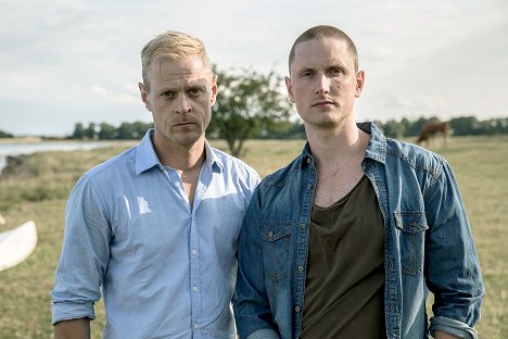 Carsten Bjørnlund, Mikkel Boe Følsgaard - Arvingerne - Episode 1 - Filmfotók