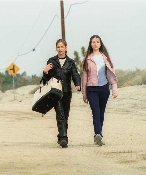 Sarah Michelle Gellar, Michelle Trachtenberg - Buffy - Im Bann der Dämonen - Auf der Flucht - Filmfotos