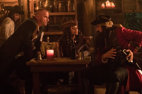 Dominic Purcell, Maisie Richardson-Sellers - Legends of Tomorrow - The Curse of the Earth Totem - De la película
