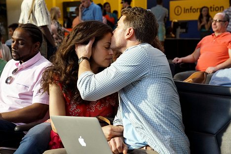 Athena Karkanis, Josh Dallas - Manifest - Pilot - Photos