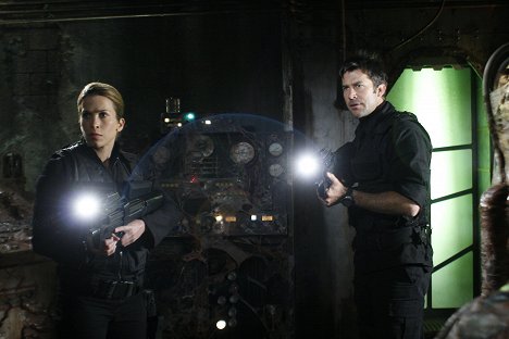 Christina Cox, Joe Flanigan - Stargate Atlantis - Geflüster - Filmfotos