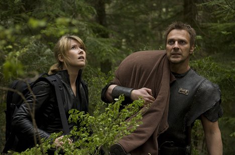 Jewel Staite, Mike Dopud - Stargate Atlantis - Fährtensucher - Filmfotos