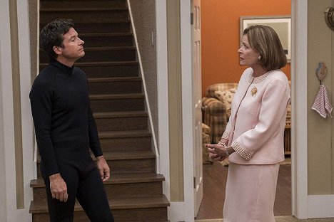 Jason Bateman, Jessica Walter - Arrested Development - Everyone Gets Atrophy - Photos