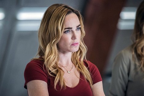 Caity Lotz - Legends of Tomorrow - No Country for Old Dads - Photos