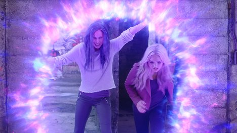 Jamie Chung, Natalie Alyn Lind - The Gifted: Naznaczeni - Ujawnienie - Z filmu