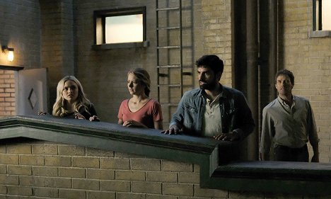 Natalie Alyn Lind, Amy Acker, Sean Teale, Stephen Moyer - The Gifted - eMergence - Photos
