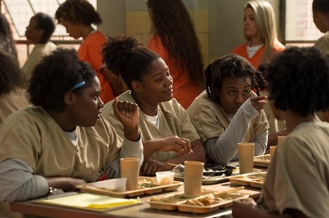 Adrienne C. Moore, Uzo Aduba - Orange Is the New Black - (Don't) Say Anything - Van film