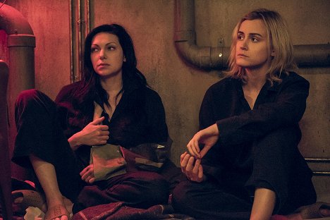 Laura Prepon, Taylor Schilling - Orange Is the New Black - Breaking the Fiberboard Ceiling - Photos