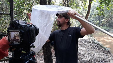 Dan Bárta - Češi zachraňují - Opice kahau v Indonésii - Filmfotók