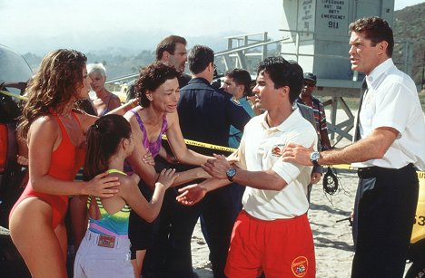 Yasmine Bleeth, José Solano, David Hasselhoff - Baywatch - Die Rettungsschwimmer von Malibu - Ein schwarzer Tag für Baywatch - Filmfotos