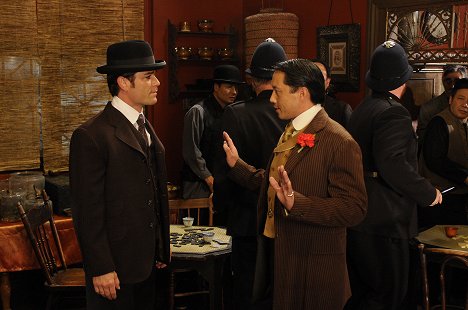 Yannick Bisson, Russell Yuen - Murdoch Mysteries - The Great Wall - De la película