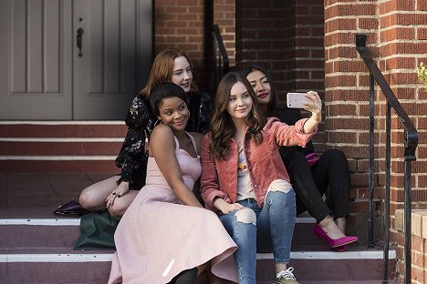 Ajiona Alexus, Haley Ramm, Liana Liberato, Brianne Tju - Lehké jako pírko - …Pretty as a Picture - Z filmu