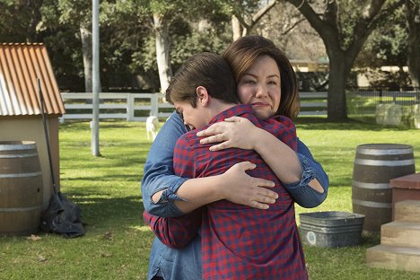 Katy Mixon, Daniel DiMaggio - American Housewife - It's Hard To Say Goodbye - Photos