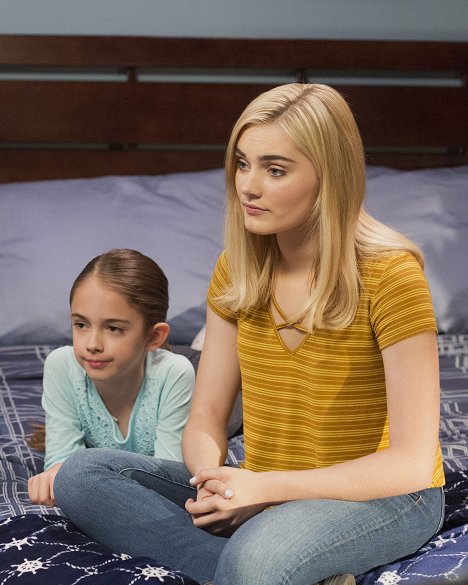 Julia Butters, Meg Donnelly - American Housewife - Spencers Vermächtnis - Filmfotos