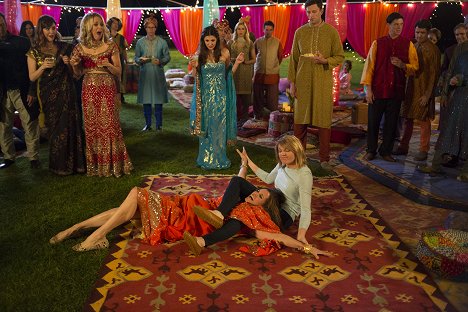 Sara Rue, Jessica St. Clair, Jeannette Sousa, Carly Craig, Kathleen Rose Perkins - American Housewife - Gambas sauce Bollywood - Film