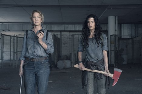 Jenna Elfman, Danay Garcia - Fear the Walking Dead - Das Wiedersehen - Filmfotos