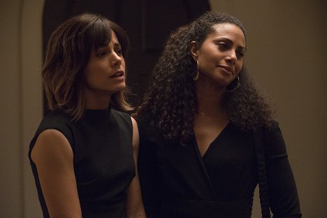 Stephanie Szostak, Christina Moses - A Million Little Things - Pilot - Photos