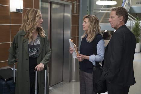 Kim Raver, Ellen Pompeo, Greg Germann - Grey's Anatomy - With a Wonder and a Wild Desire - Film