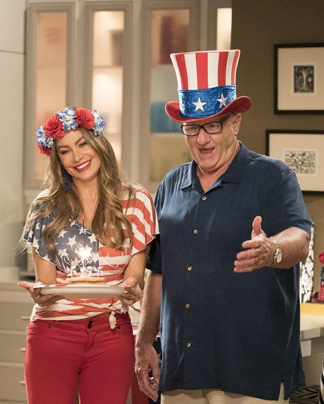 Sofía Vergara, Ed O'Neill - Modern Family - Nichts geht über eine Parade - Filmfotos