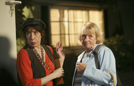 Lily Tomlin, Kathryn Joosten - Desperate Housewives - There's Always a Woman - Photos