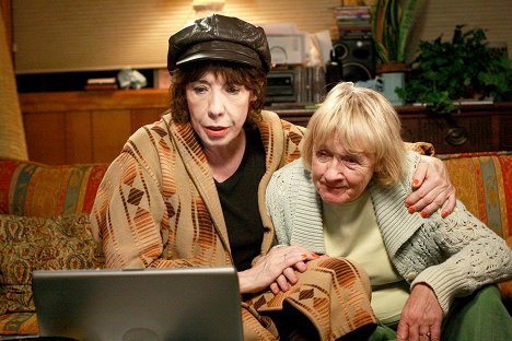 Lily Tomlin, Kathryn Joosten - Desperate Housewives - What More Do I Need? - Photos