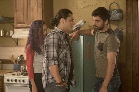Jamie Chung, Blair Redford, Sean Teale - The Gifted - coMplications - Photos