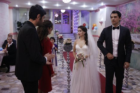 Hazal Kaya, Mehmetcan Mincinozlu - Bizim Hikaye - Episode 17 - Z filmu