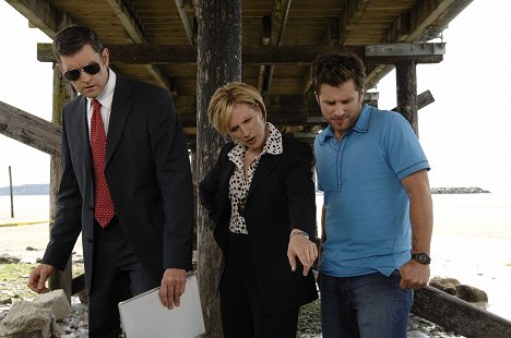 Timothy Omundson, Kirsten Nelson, James Roday Rodriguez - Psych - 65 Million Years Off - Photos