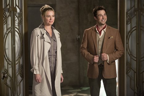 Rebecca Romijn, Noah Wyle - The Librarians - And the Hollow Men - Van film