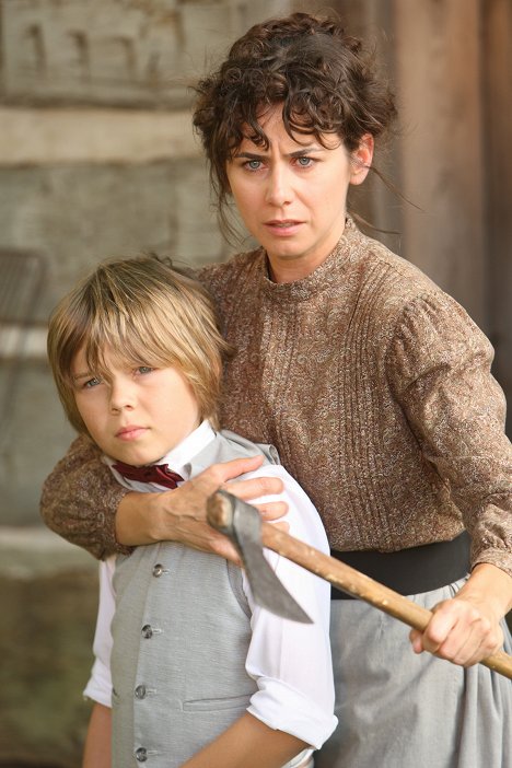 Gage Munroe, Michelle Monteith - Murdoch Mysteries - Rich Boy, Poor Boy - Photos