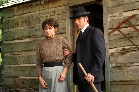 Michelle Monteith, Yannick Bisson - Murdoch Mysteries - Rich Boy, Poor Boy - Photos