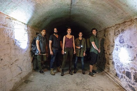 Craig Stein, Tim Rozon, Katherine Barrell, Sai Bennett, Luke Newton - Lake Placid: Legacy - Promokuvat