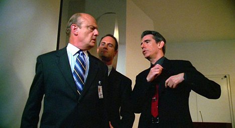 Gerry Bamman, Christopher Meloni, Richard Belzer - Law & Order: Special Victims Unit - Wrong Is Right - Van film