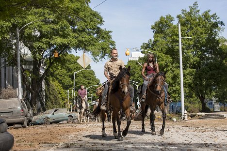 Andrew Lincoln, Danai Gurira - The Walking Dead - Egy új kezdet - Filmfotók