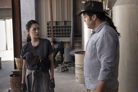 Christian Serratos, Josh McDermitt - The Walking Dead - Egy új kezdet - Filmfotók